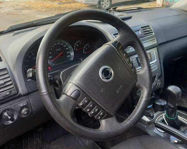 Коричневый Cанг Йонг Рекстон, объемом двигателя 2.7 л и пробегом 53 тыс. км за 15000 $, фото 3 на Automoto.ua