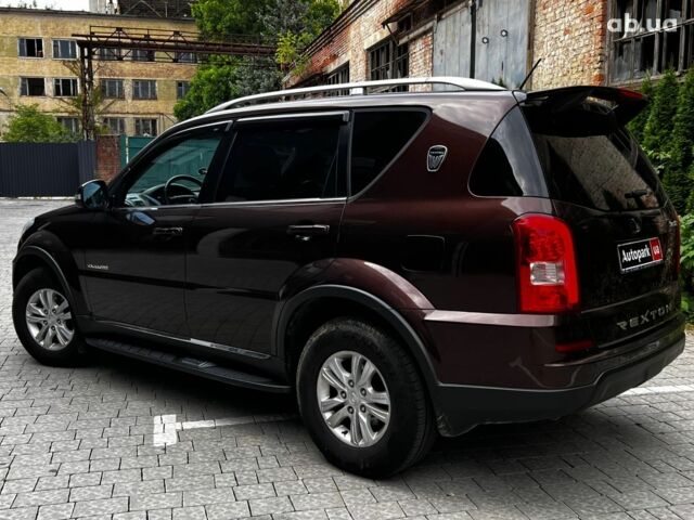 Коричневий Cанг Йонг Rexton, об'ємом двигуна 2 л та пробігом 178 тис. км за 14490 $, фото 8 на Automoto.ua