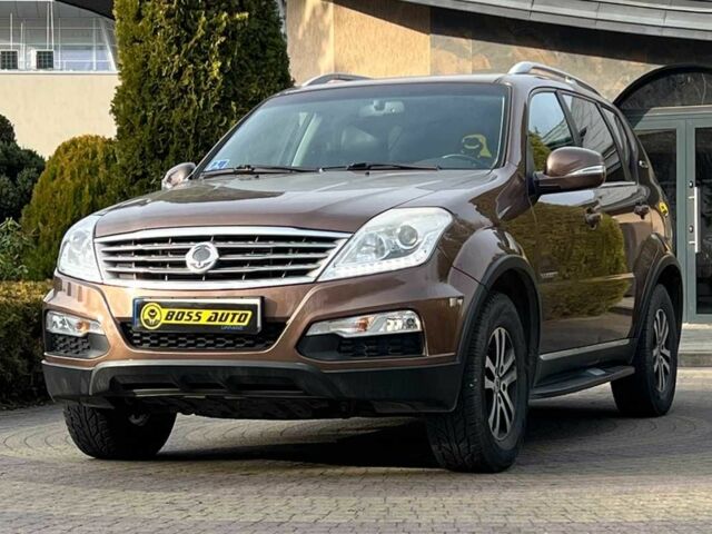 Коричневий Cанг Йонг Rexton, об'ємом двигуна 2 л та пробігом 87 тис. км за 14650 $, фото 2 на Automoto.ua