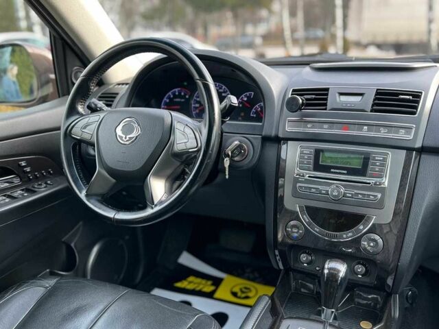Коричневий Cанг Йонг Rexton, об'ємом двигуна 2 л та пробігом 87 тис. км за 14650 $, фото 21 на Automoto.ua