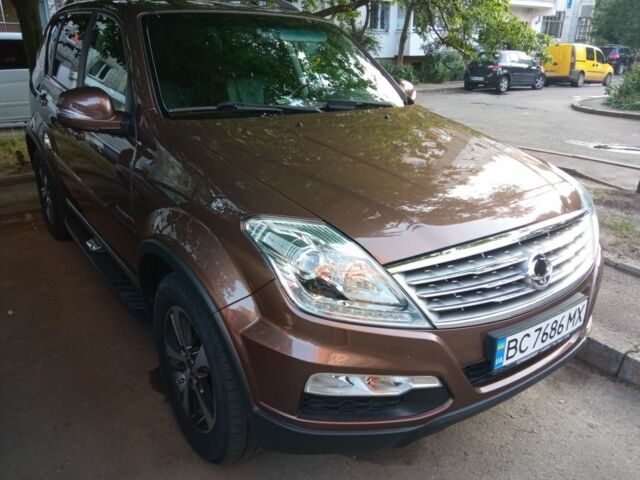 Коричневый Cанг Йонг Рекстон, объемом двигателя 2 л и пробегом 87 тыс. км за 14300 $, фото 3 на Automoto.ua