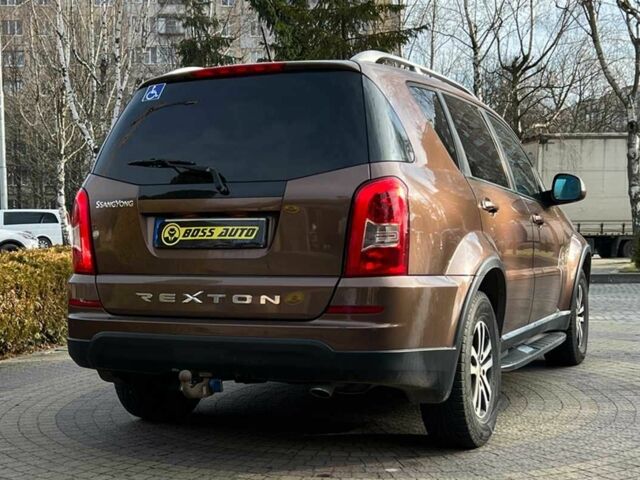 Коричневий Cанг Йонг Rexton, об'ємом двигуна 2 л та пробігом 87 тис. км за 14650 $, фото 6 на Automoto.ua