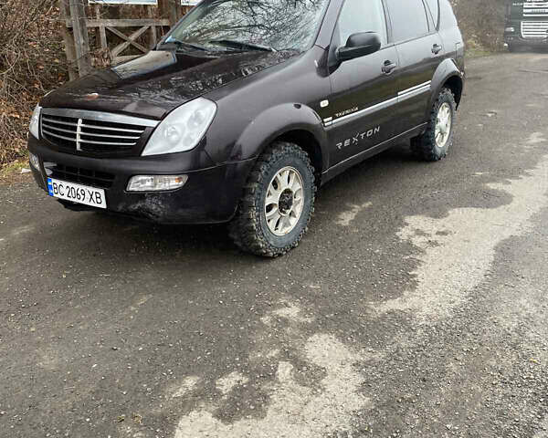 Червоний Cанг Йонг Rexton, об'ємом двигуна 2.8 л та пробігом 180 тис. км за 5000 $, фото 1 на Automoto.ua