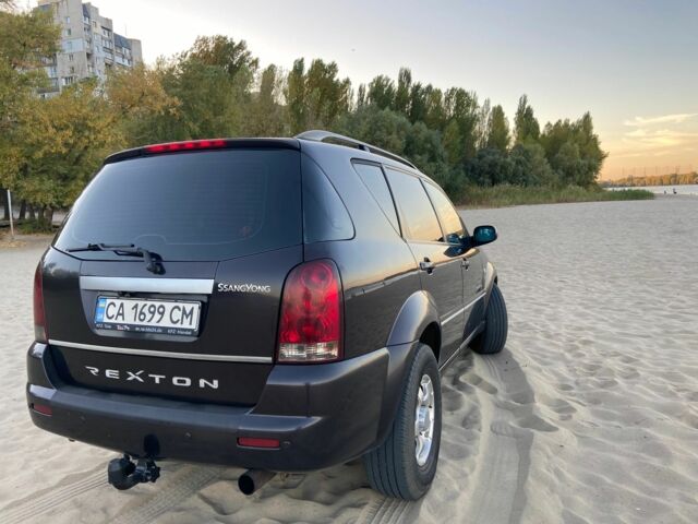 Червоний Cанг Йонг Rexton, об'ємом двигуна 2.7 л та пробігом 200 тис. км за 6300 $, фото 9 на Automoto.ua