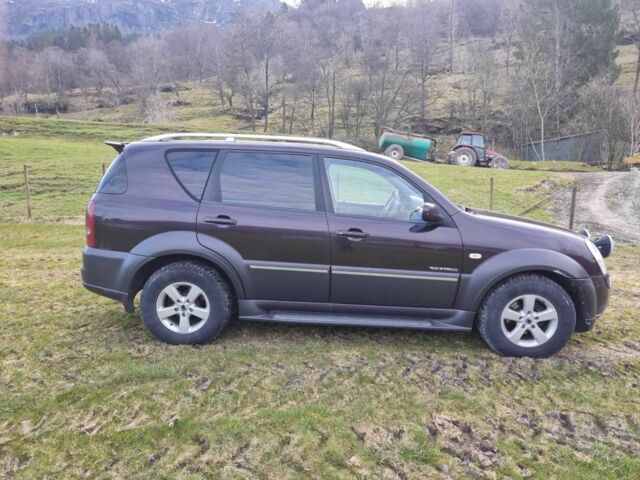 Красный Cанг Йонг Рекстон, объемом двигателя 0 л и пробегом 370 тыс. км за 2200 $, фото 1 на Automoto.ua