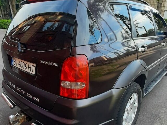 Червоний Cанг Йонг Rexton, об'ємом двигуна 2.7 л та пробігом 300 тис. км за 8200 $, фото 4 на Automoto.ua