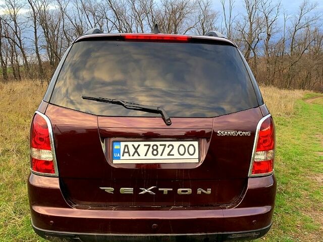 Красный Cанг Йонг Рекстон, объемом двигателя 2.7 л и пробегом 200 тыс. км за 5999 $, фото 4 на Automoto.ua