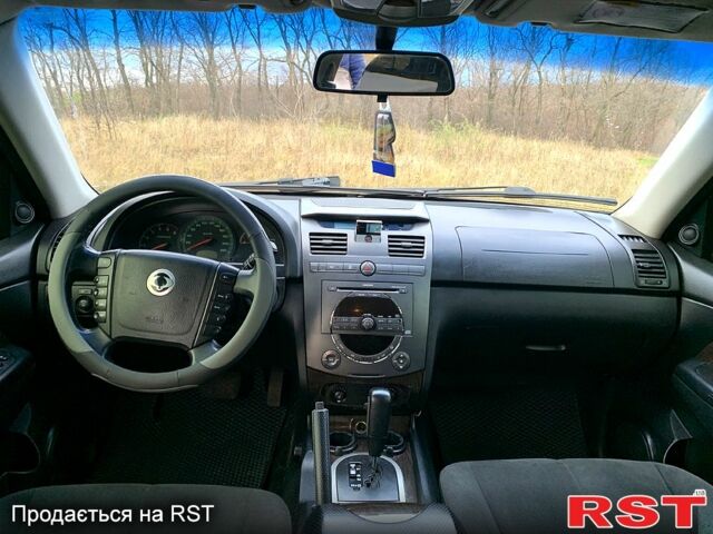 Червоний Cанг Йонг Rexton, об'ємом двигуна 2.7 л та пробігом 200 тис. км за 6000 $, фото 9 на Automoto.ua