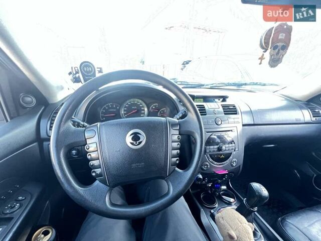 Червоний Cанг Йонг Rexton, об'ємом двигуна 2.7 л та пробігом 280 тис. км за 7800 $, фото 12 на Automoto.ua