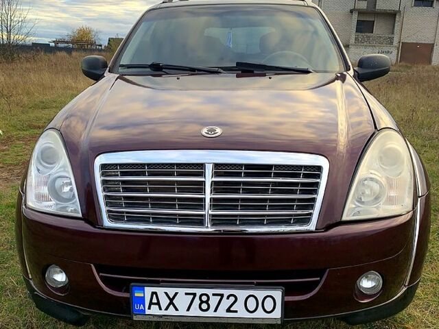 Красный Cанг Йонг Рекстон, объемом двигателя 2.7 л и пробегом 200 тыс. км за 5999 $, фото 2 на Automoto.ua