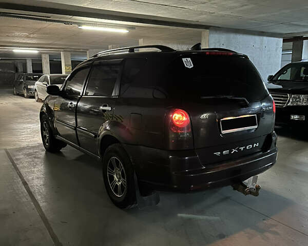 Червоний Cанг Йонг Rexton, об'ємом двигуна 2.7 л та пробігом 236 тис. км за 5500 $, фото 4 на Automoto.ua