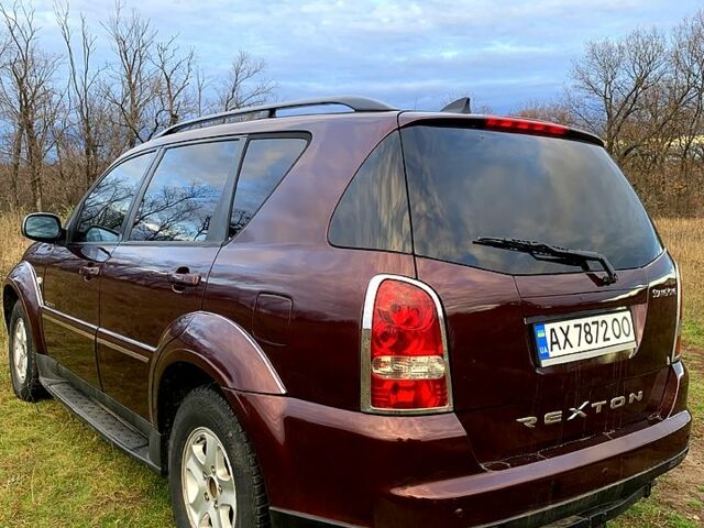 Красный Cанг Йонг Рекстон, объемом двигателя 2.7 л и пробегом 200 тыс. км за 5999 $, фото 5 на Automoto.ua