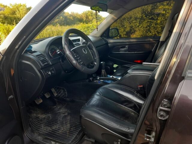 Красный Cанг Йонг Рекстон, объемом двигателя 2.7 л и пробегом 240 тыс. км за 6850 $, фото 5 на Automoto.ua