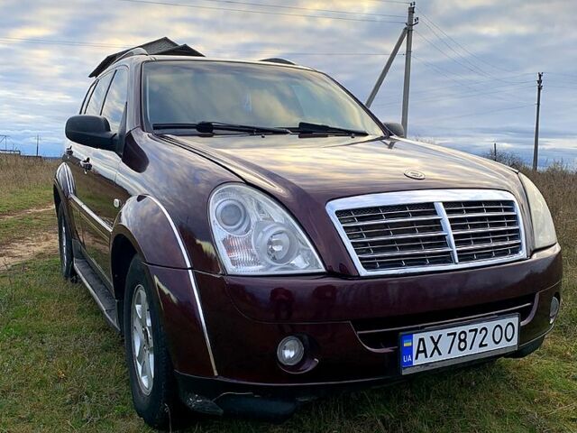 Красный Cанг Йонг Рекстон, объемом двигателя 2.7 л и пробегом 200 тыс. км за 5999 $, фото 1 на Automoto.ua