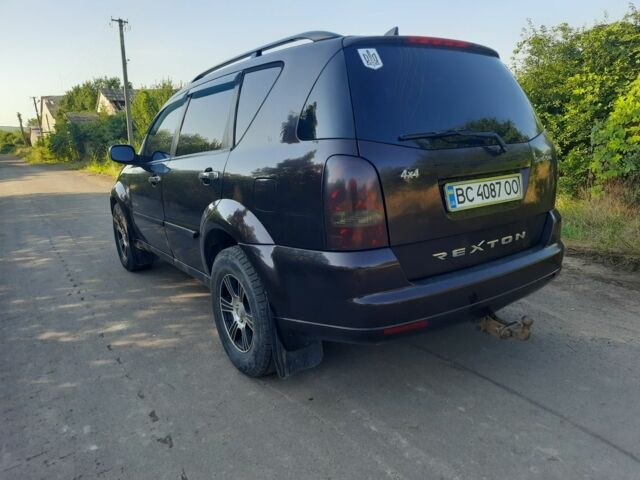 Червоний Cанг Йонг Rexton, об'ємом двигуна 0 л та пробігом 240 тис. км за 7000 $, фото 4 на Automoto.ua