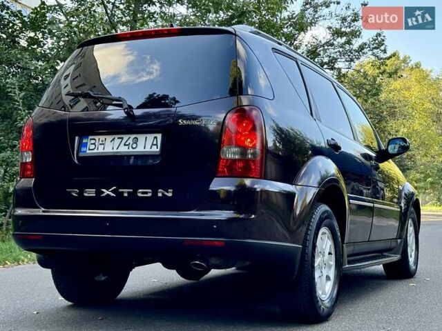 Красный Cанг Йонг Рекстон, объемом двигателя 2.7 л и пробегом 175 тыс. км за 9999 $, фото 9 на Automoto.ua