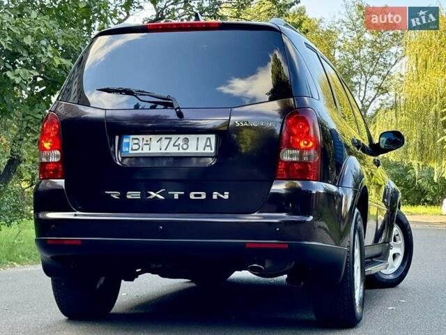 Красный Cанг Йонг Рекстон, объемом двигателя 2.7 л и пробегом 175 тыс. км за 9999 $, фото 16 на Automoto.ua