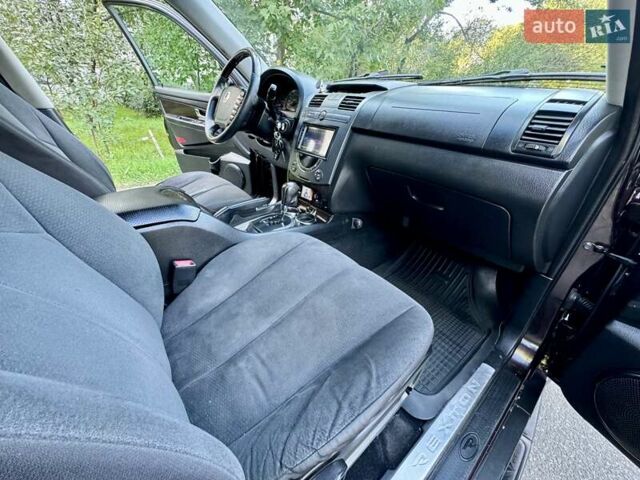Красный Cанг Йонг Рекстон, объемом двигателя 2.7 л и пробегом 175 тыс. км за 9999 $, фото 30 на Automoto.ua