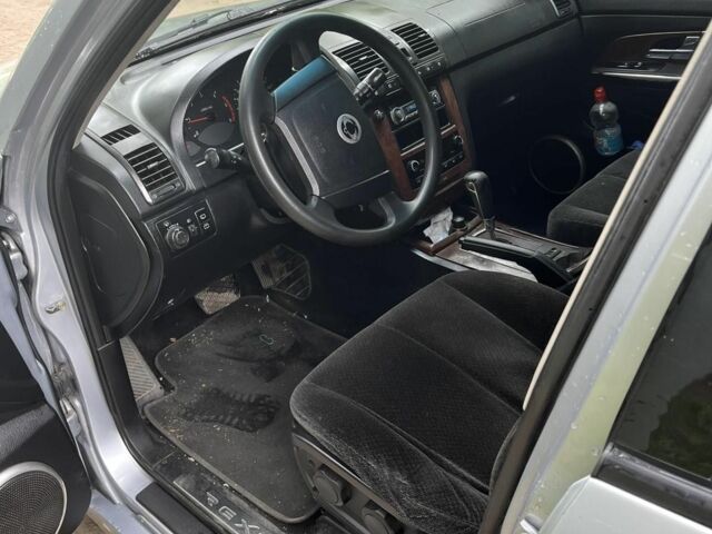 Сірий Cанг Йонг Rexton, об'ємом двигуна 3 л та пробігом 200 тис. км за 3550 $, фото 4 на Automoto.ua