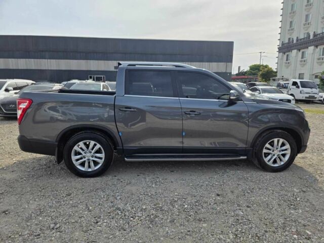 Сірий Cанг Йонг Rexton, об'ємом двигуна 2.2 л та пробігом 120 тис. км за 12007 $, фото 2 на Automoto.ua