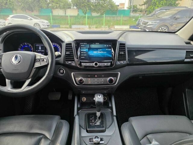 Сірий Cанг Йонг Rexton, об'ємом двигуна 2.2 л та пробігом 120 тис. км за 12007 $, фото 8 на Automoto.ua