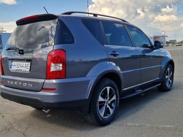 Сірий Cанг Йонг Rexton, об'ємом двигуна 2.2 л та пробігом 186 тис. км за 15302 $, фото 9 на Automoto.ua