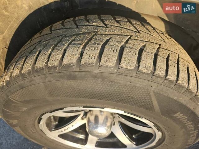 Сірий Cанг Йонг Rexton, об'ємом двигуна 3.2 л та пробігом 306 тис. км за 6300 $, фото 13 на Automoto.ua