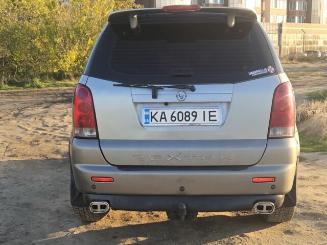 Сірий Cанг Йонг Rexton, об'ємом двигуна 3.2 л та пробігом 306 тис. км за 6300 $, фото 2 на Automoto.ua