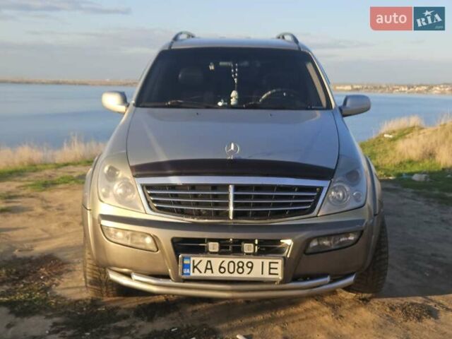 Сірий Cанг Йонг Rexton, об'ємом двигуна 3.2 л та пробігом 306 тис. км за 6300 $, фото 1 на Automoto.ua