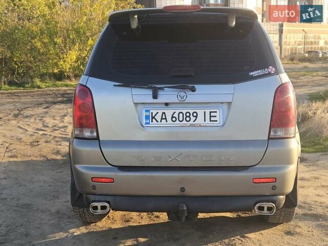Сірий Cанг Йонг Rexton, об'ємом двигуна 3.2 л та пробігом 306 тис. км за 6300 $, фото 5 на Automoto.ua
