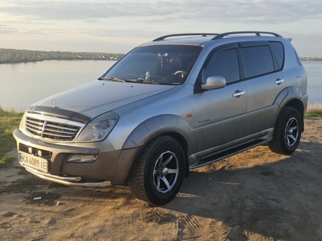 Сірий Cанг Йонг Rexton, об'ємом двигуна 3.2 л та пробігом 306 тис. км за 6300 $, фото 1 на Automoto.ua