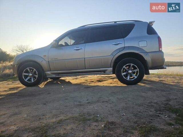 Сірий Cанг Йонг Rexton, об'ємом двигуна 3.2 л та пробігом 306 тис. км за 6300 $, фото 3 на Automoto.ua