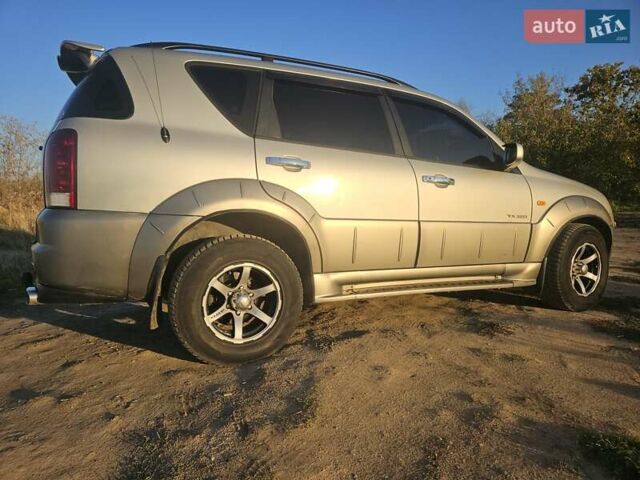 Сірий Cанг Йонг Rexton, об'ємом двигуна 3.2 л та пробігом 306 тис. км за 6300 $, фото 4 на Automoto.ua