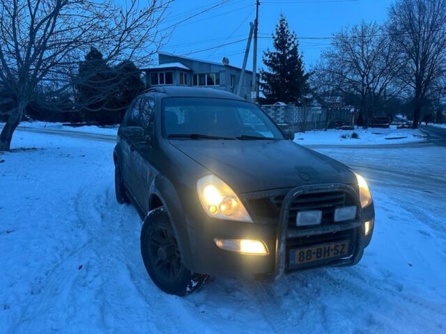 Сірий Cанг Йонг Rexton, об'ємом двигуна 0 л та пробігом 285 тис. км за 3800 $, фото 1 на Automoto.ua