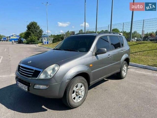 Сірий Cанг Йонг Rexton, об'ємом двигуна 2.87 л та пробігом 357 тис. км за 6950 $, фото 1 на Automoto.ua