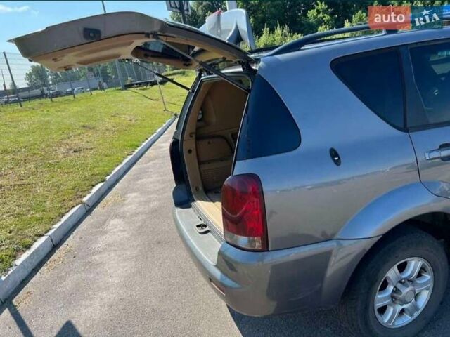 Сірий Cанг Йонг Rexton, об'ємом двигуна 2.87 л та пробігом 357 тис. км за 6950 $, фото 4 на Automoto.ua