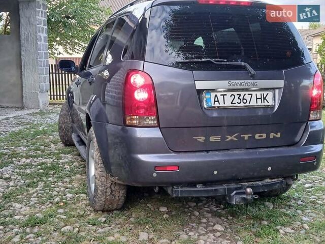 Сірий Cанг Йонг Rexton, об'ємом двигуна 2.7 л та пробігом 305 тис. км за 5600 $, фото 15 на Automoto.ua