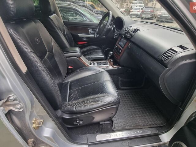 Сірий Cанг Йонг Rexton, об'ємом двигуна 2.8 л та пробігом 245 тис. км за 4500 $, фото 10 на Automoto.ua