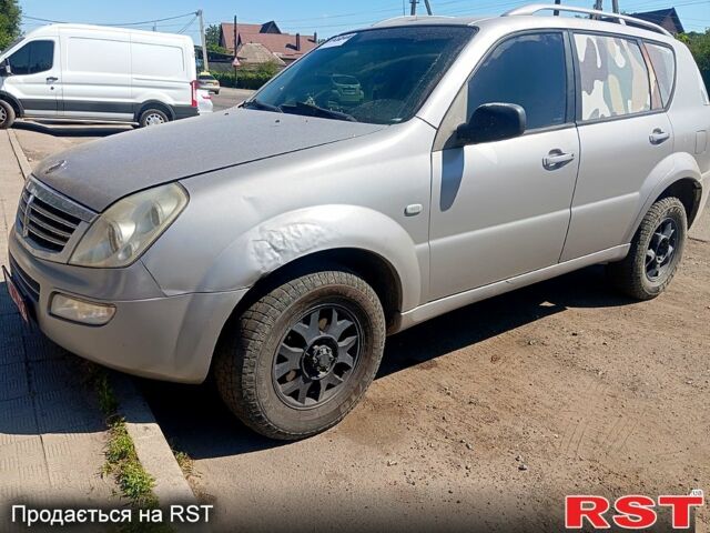 Сірий Cанг Йонг Rexton, об'ємом двигуна 2.7 л та пробігом 305 тис. км за 3500 $, фото 1 на Automoto.ua