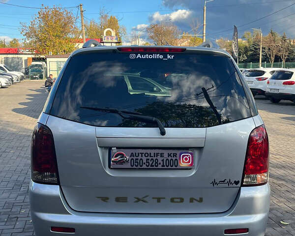Сірий Cанг Йонг Rexton, об'ємом двигуна 2.7 л та пробігом 268 тис. км за 6500 $, фото 5 на Automoto.ua