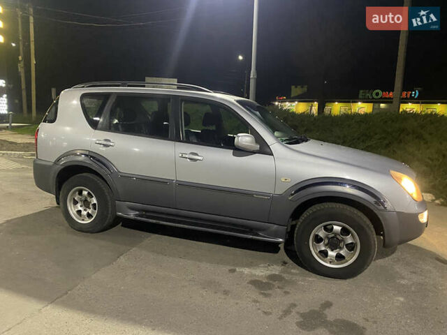 Серый Cанг Йонг Рекстон, объемом двигателя 2.7 л и пробегом 288 тыс. км за 4299 $, фото 8 на Automoto.ua