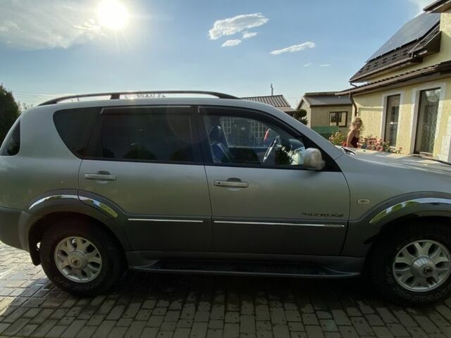 Серый Cанг Йонг Рекстон, объемом двигателя 2.7 л и пробегом 140 тыс. км за 7500 $, фото 3 на Automoto.ua