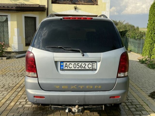 Серый Cанг Йонг Рекстон, объемом двигателя 2.7 л и пробегом 140 тыс. км за 7500 $, фото 2 на Automoto.ua