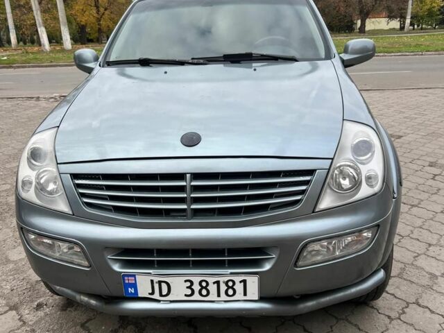 Сірий Cанг Йонг Rexton, об'ємом двигуна 0 л та пробігом 400 тис. км за 4000 $, фото 2 на Automoto.ua
