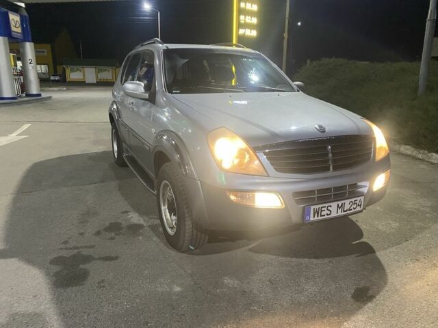 Сірий Cанг Йонг Rexton, об'ємом двигуна 2.7 л та пробігом 288 тис. км за 4299 $, фото 10 на Automoto.ua