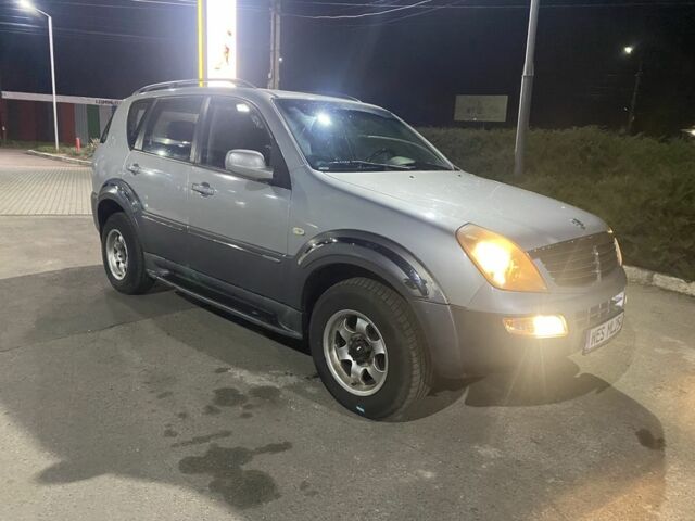 Сірий Cанг Йонг Rexton, об'ємом двигуна 2.7 л та пробігом 288 тис. км за 4299 $, фото 9 на Automoto.ua