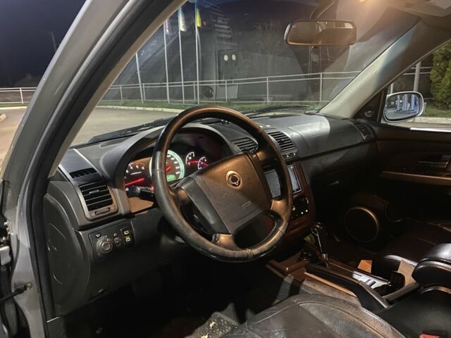 Сірий Cанг Йонг Rexton, об'ємом двигуна 2.7 л та пробігом 288 тис. км за 4299 $, фото 12 на Automoto.ua