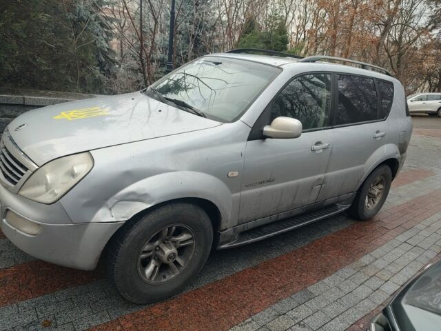 Сірий Cанг Йонг Rexton, об'ємом двигуна 2.7 л та пробігом 237 тис. км за 4400 $, фото 1 на Automoto.ua