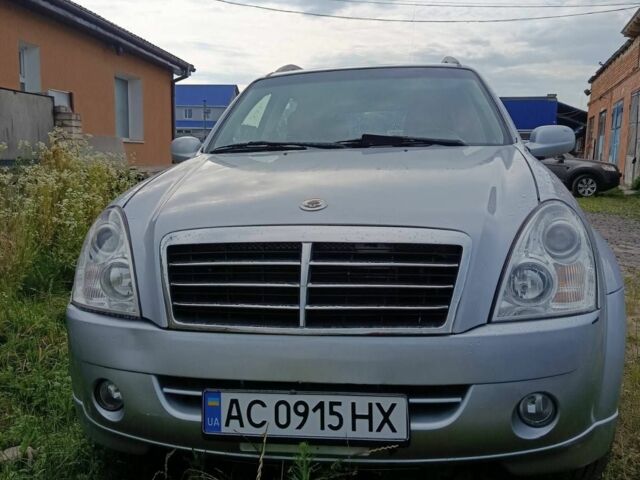 Сірий Cанг Йонг Rexton, об'ємом двигуна 2.7 л та пробігом 136 тис. км за 5100 $, фото 2 на Automoto.ua