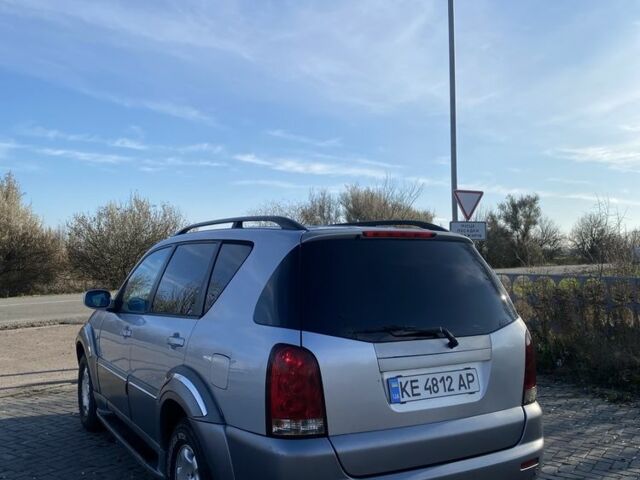 Сірий Cанг Йонг Rexton, об'ємом двигуна 2.7 л та пробігом 283 тис. км за 3600 $, фото 4 на Automoto.ua